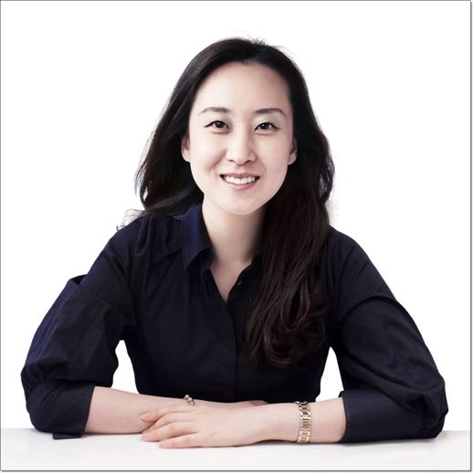 Julie Kang_Black_RGB.jpg