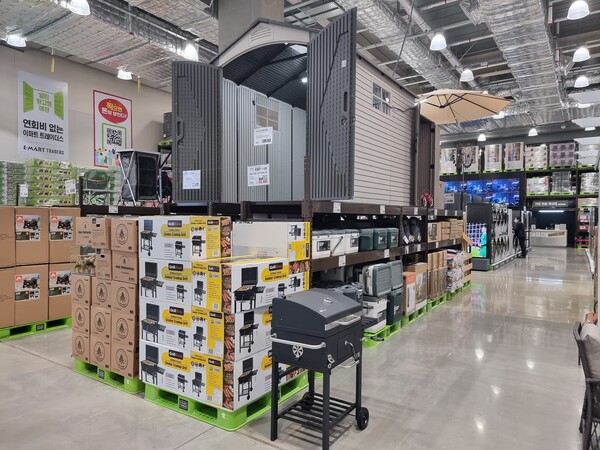 [▲트레이더스 김포점 캠핑용품 매장 = ©이마트]