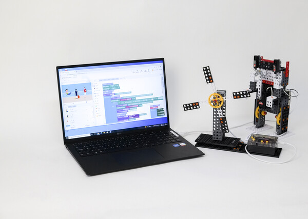 [▲KT AI 코딩블록 IoT 키트 = ©KT]