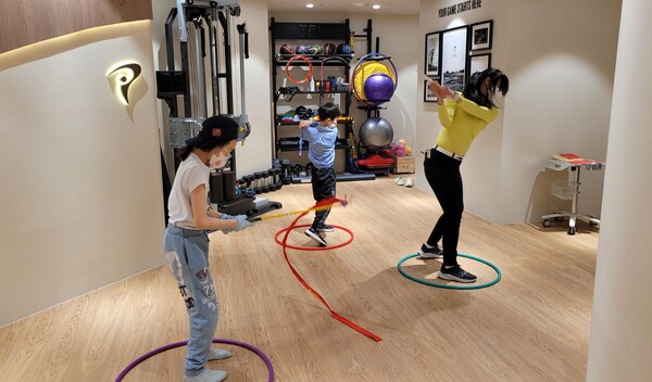 ©AP신문(AP뉴스)/ 이미지 제공 = 롯데쇼핑, ▲롯데백화점 잠실점 TPI 주니어 골프 아카데미