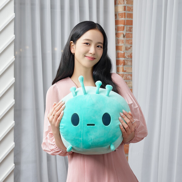 ©AP신문(AP뉴스)/ 이미지 제공 = 넥슨, ▲넥슨은 15일 온라인게임 ‘메이플스토리’ 앰배서더인 블랙핑크 멤버 지수의 로그오프 모습과 메이플 용사로서의 로그온 모습을 담아낸 인터뷰 영상을 공개했다.