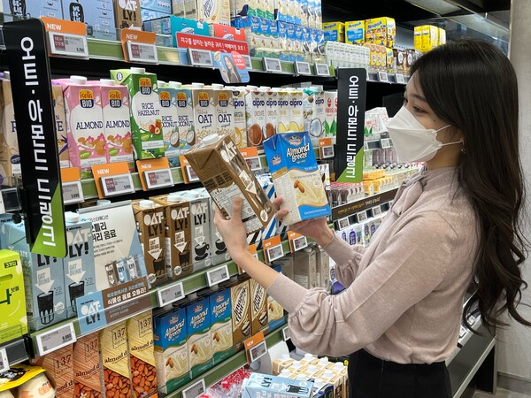 ©AP신문(AP뉴스)/ 이미지 제공 = 롯데쇼핑, ▲롯데마트는 17일부터 30일까지 ‘2022년 건강한 식생활 트렌드’를 테마로 다양한 ‘헬시플레저ㆍ어다행다’ 식품 할인 행사를 진행한다.