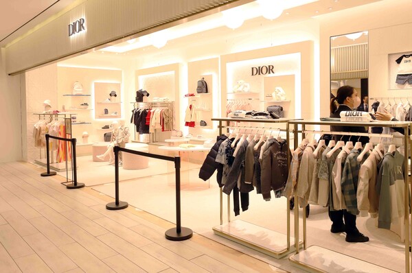 ©AP신문(AP뉴스)/ 이미지 제공 = 신세계백화점, ▲신세계백화점 강남점 10층 베이비 디올 매장