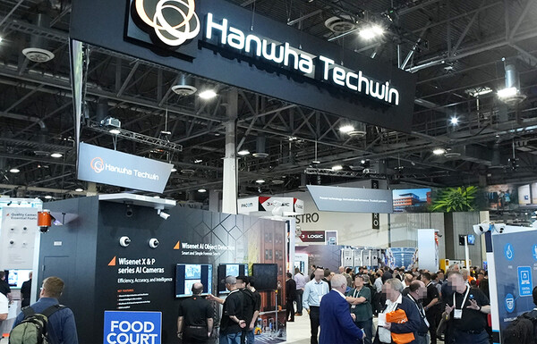 ©AP신문(AP뉴스)/ 이미지 제공 = 한화테크윈, ▲미국 라스베가스에서 열린 보안 전시회 'ISC WEST 2022'에 참가한 한화테크윈 부스 전경