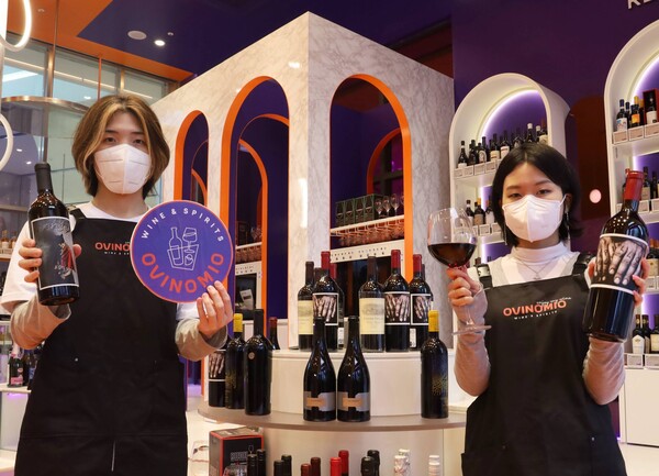 ©AP신문(AP뉴스)/ 이미지 제공 = 롯데칠성음료, ▲롯데칠성음료는 28일 와인 직영점 ‘오비노미오 신용산점’을 오픈했다.