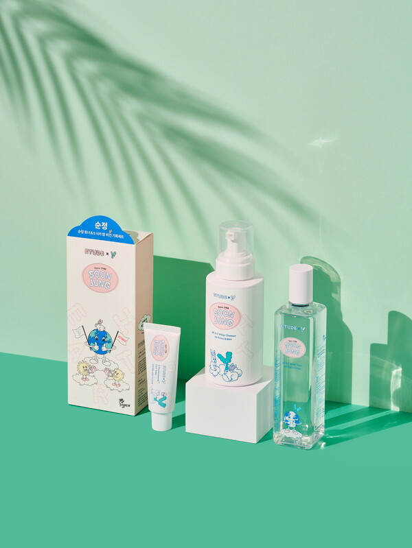 ©AP신문(AP뉴스)/ 이미지 제공 = KT, ▲Y 아티스트 프로젝트로 재탄생한 에뛰드 순정 비건 제품 이미지