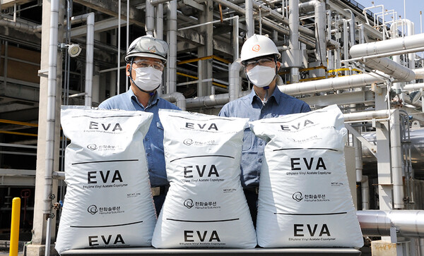 ©AP신문(AP뉴스)/ 이미지 제공 = 한화솔루션 ▲재활용 폴리에틸렌(rPE) 소재로 제조한 한화솔루션 산업용 포장백