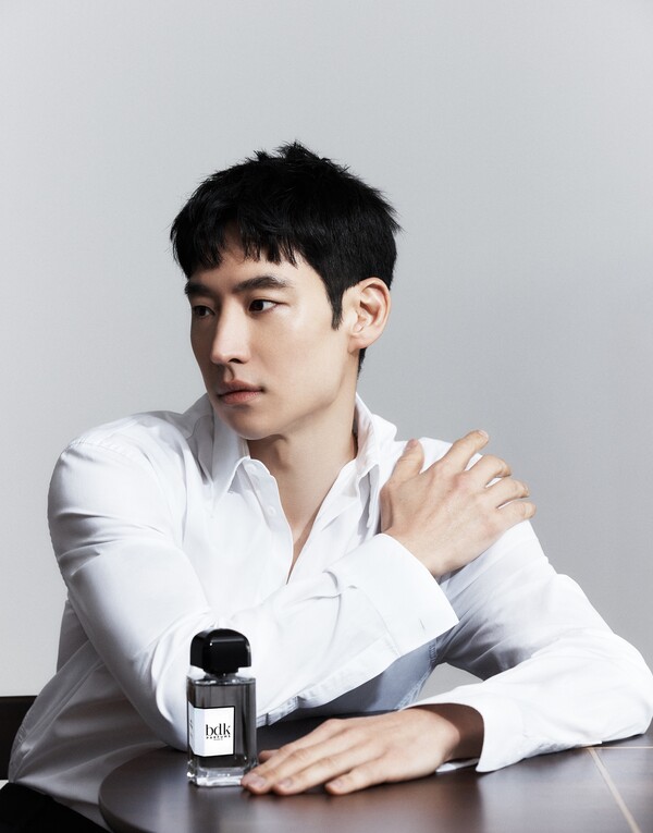 ©AP신문(AP뉴스)/ 이미지 제공 = 한섬 ▲한섬 '리퀴드 퍼퓸바' 광고모델 배우 이제훈