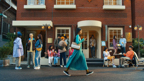 비비드한 색감이 돋보인다. 사진 코오롱몰 유튜브 캡처