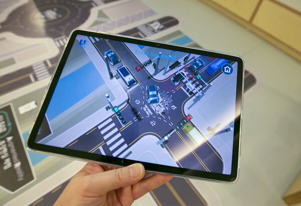 ©AP신문(AP뉴스)/ 이미지 제공 = KT ▲KT C-ITS 서비스 AR 화면 모습