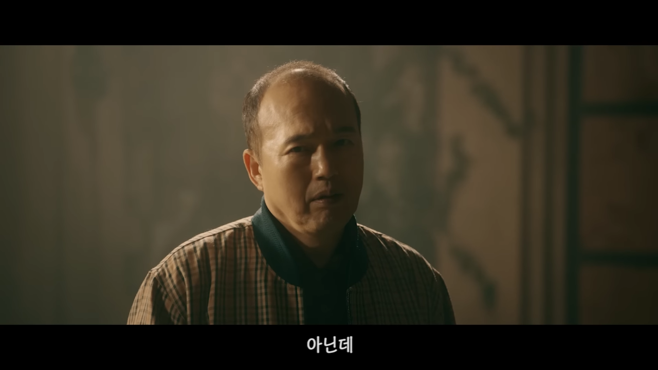 이덕화가 칭찬하자 자신감 없는 모습으로 부정하는 김광규. 사진 원스토어 유튜브