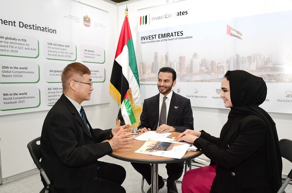 ©AP신문(AP뉴스)/ 이미지 제공 = UAE Embassy ▲UAE Ambassador to Korea Abdulla Saif Al Nuaimi is conducting a meeting with a visitor to the UAE booth