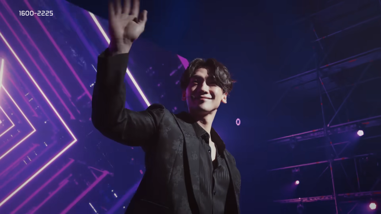 객석의 팬들에게 손을 흔드는 비. 사진 바디프랜드 유튜브 캡처