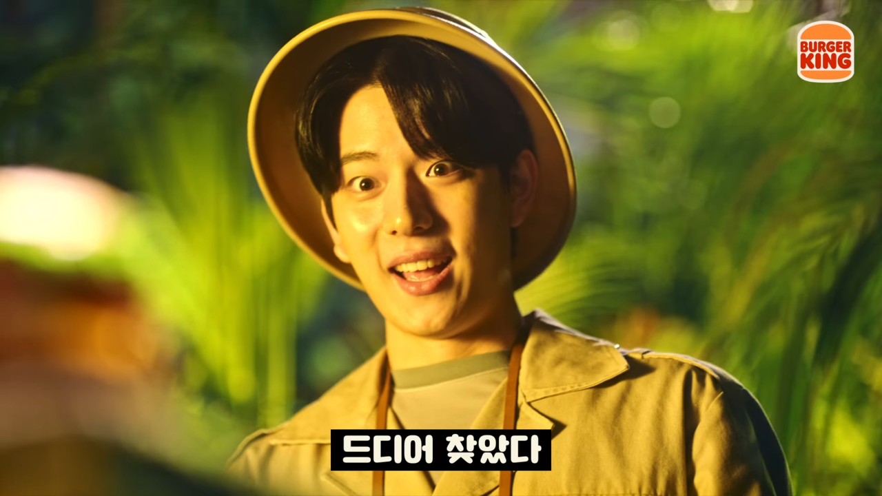 [AP신문 광고평론 No.647] 탐험가가 찾은 것은 다름 아닌 버거킹 신제품이었다. 사진 버거킹 유튜브 캡처 ⓒAP신문