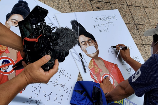 윤석열 풍자 포스터 이하 작가 페이스북 캡처 ⓒAP신문