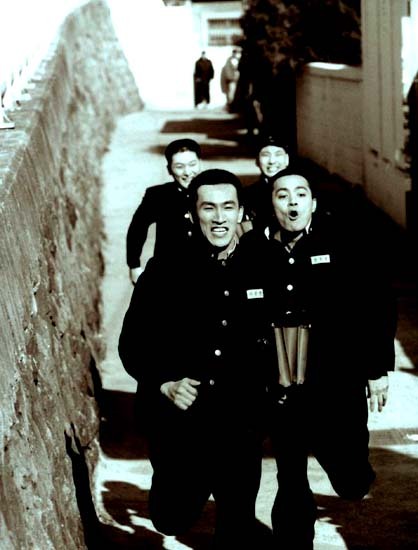 [AP신문 광고평론 No.726] 영화 '친구(2001)'의 한 장면. 사진 다음 영화