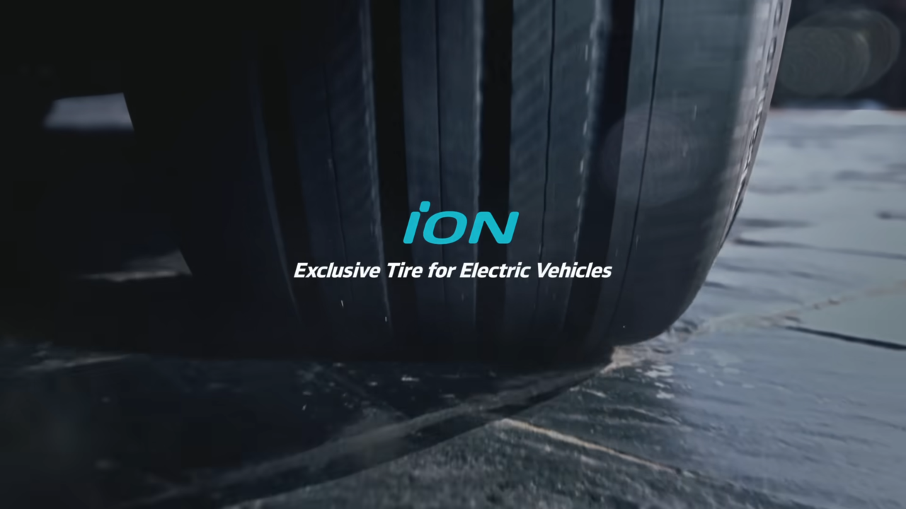 [AP신문 광고평론 No.730]  iON의 로고와 전기차 전용 타이어라는 소개. 사진 한국타이어 유튜브 캡처 ⓒAP신문