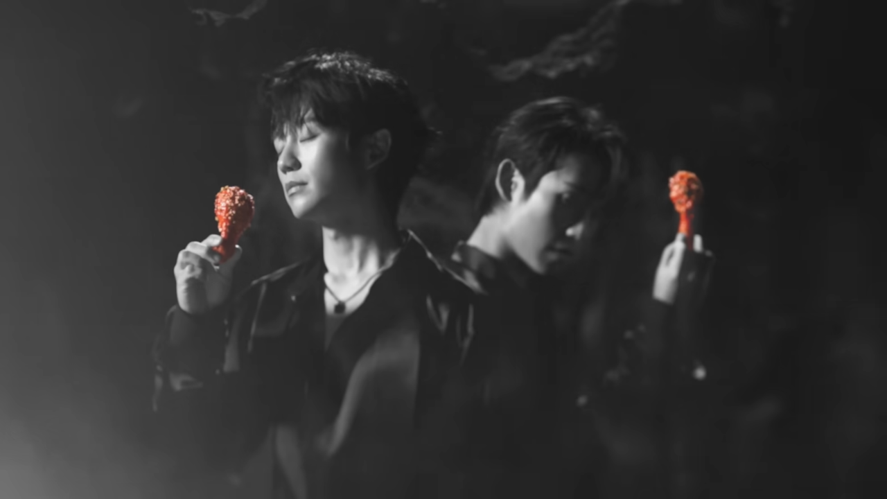 [AP신문 광고평론 No.812] 악마를 콘셉트로 했다. 사진 푸라닭 유튜브 캡처 ⓒAP신문(AP뉴스)