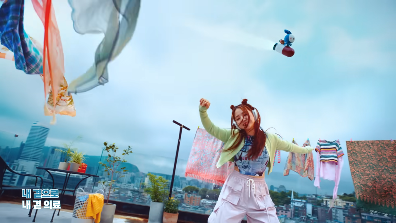 [AP신문 광고평론 No.817]  비비드한 색감이 돋보인다. 사진 건강보험심사평가원 유튜브 캡처 ⓒAP신문(AP뉴스)