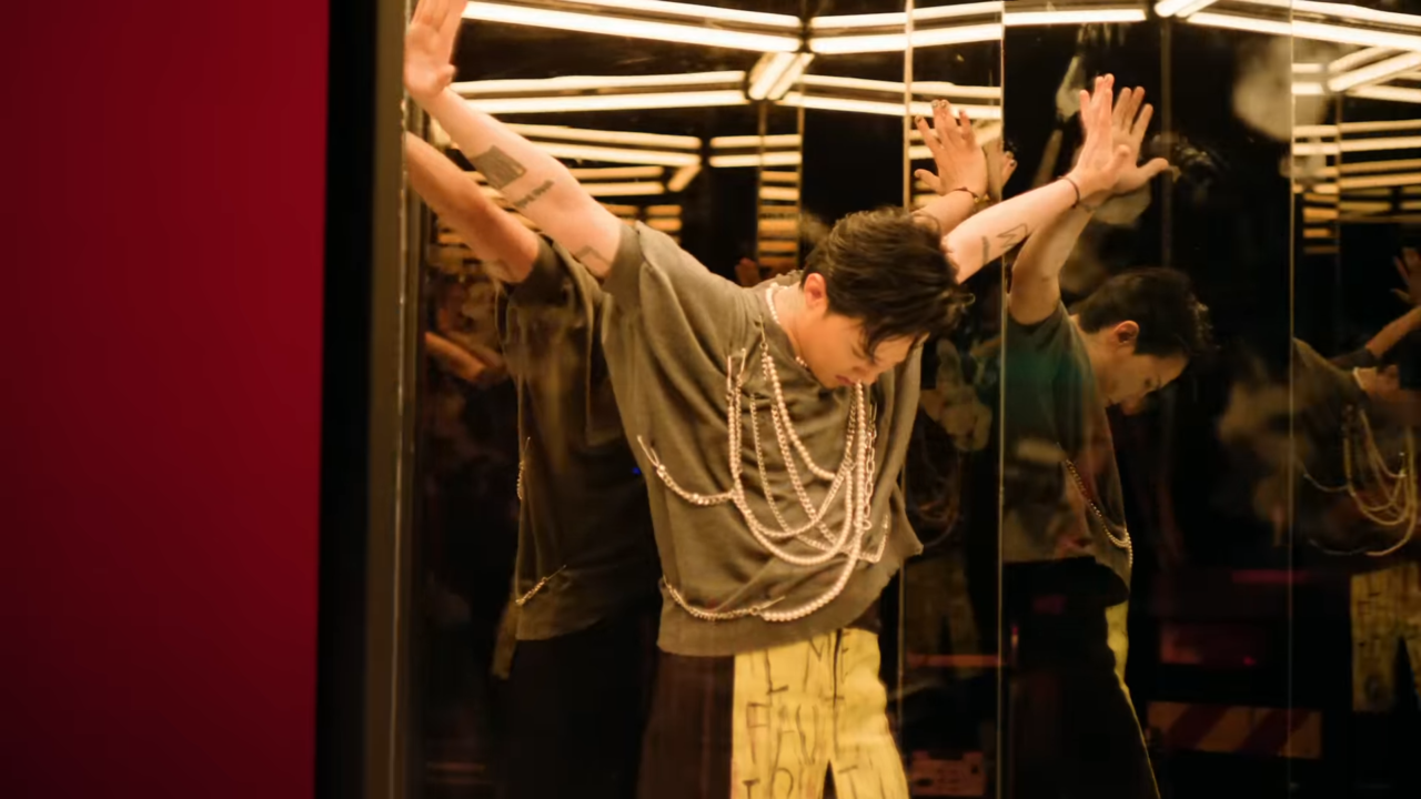 [AP신문 광고평론 No.859] 거울에 둘러싸인 GD, 사진 BMW Korea 유튜브 캡처 ⓒAP신문(AP뉴스)