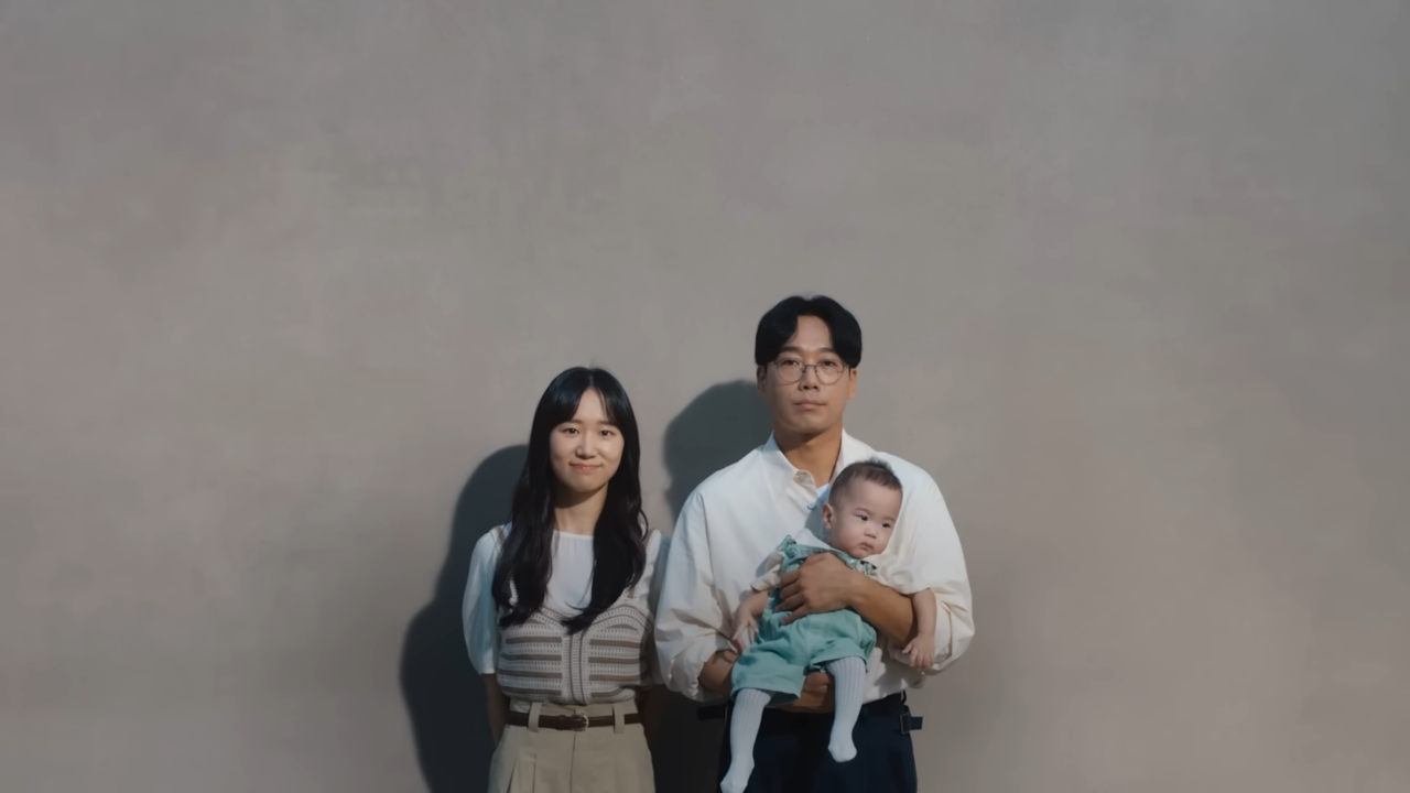 [AP신문 광고평론 No.867]  아이를 낳은 부부의 모습. 사진 KCC 스위첸 유튜브 캡처 ⓒAP신문(AP뉴스)