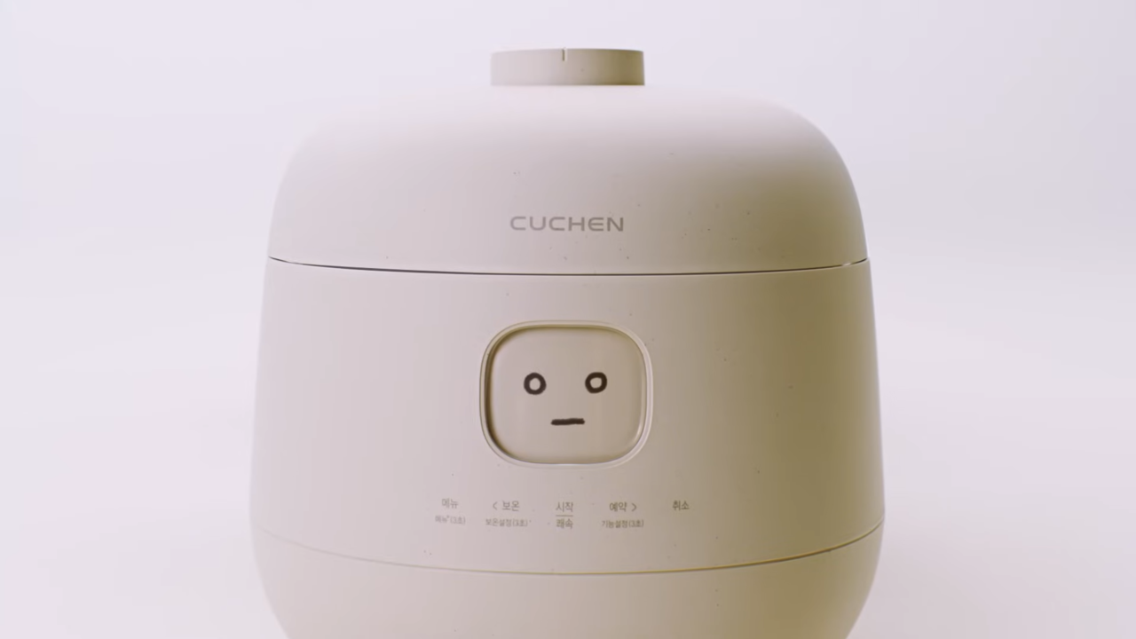 [AP신문 광고평론 No.876] 밥솥 가운데 알림창에 표정이 등장한다. 사진 쿠첸 유튜브 캡처 ⓒAP신문(AP뉴스)