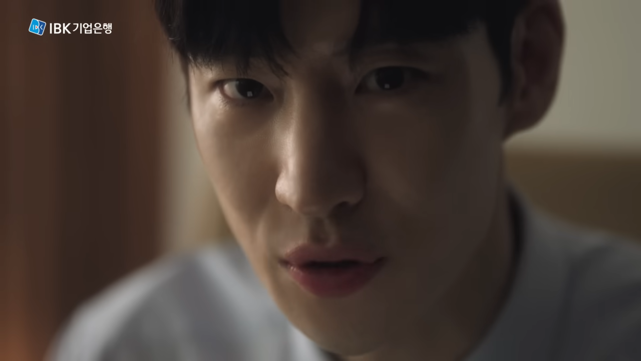 [AP신문 광고평론 No.880] IBK기업은행 모델 배우 이제훈. 사진 IBK기업은행 유튜브 캡처 ⓒAP신문(AP뉴스)
