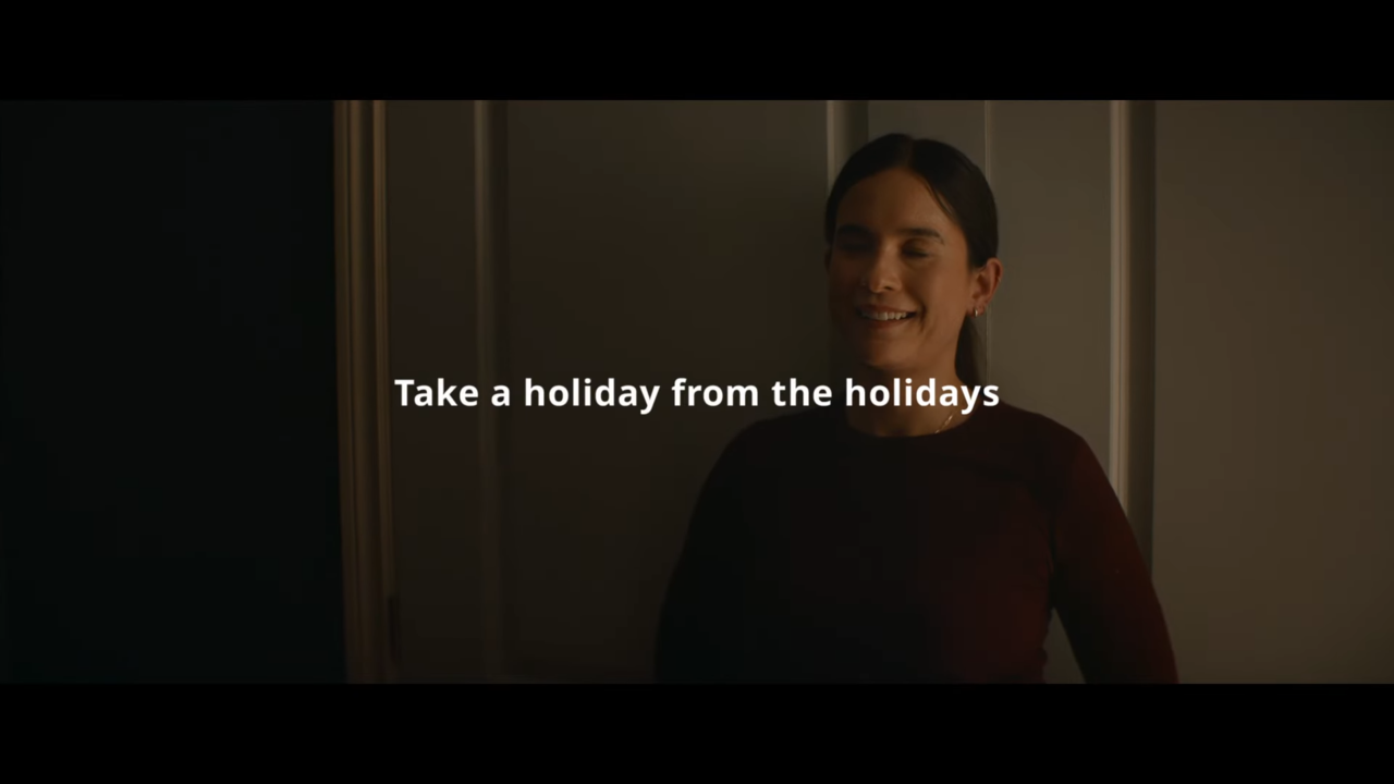 [AP신문 광고평론 No.930] 연말 파티 시즌을 겨냥한 광고. 사진 Ikea Canada 유튜브 캡처 ⓒAP신문(AP뉴스)