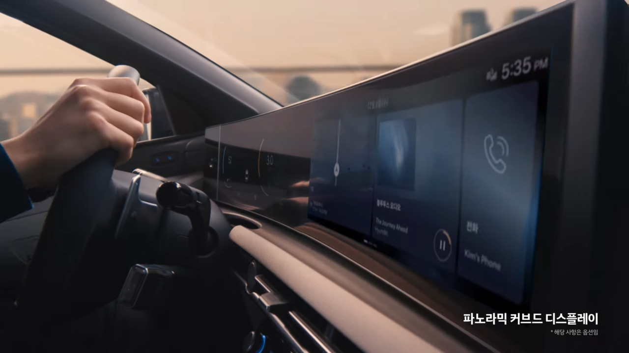 [AP신문 광고평론 No.942] 투싼의 기능을 스토리에 녹여 조명했다. 사진 현대자동차 유튜브 캡처 ⓒAP신문(AP뉴스)