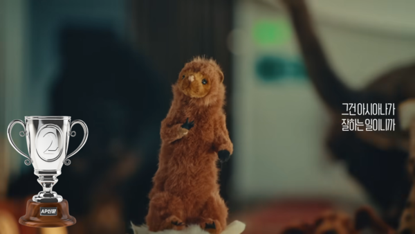 [2023 AP신문 광고평론 어워드 / 물류·항공 부문 2위] 기내에 동물 인형들이 탑승했다. 사진 아시아나항공 유튜브 캡처 ⓒAP신문(AP뉴스)