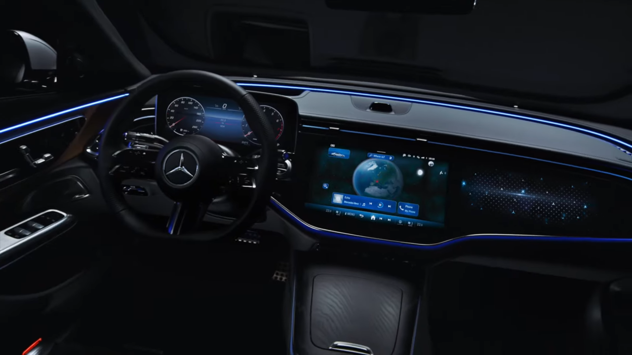 [AP신문 광고평론 No.979]  차량의 내부 모습. 사진 Mercedes-Benz Korea 유튜브 캡처 ⓒAP신문(AP뉴스)