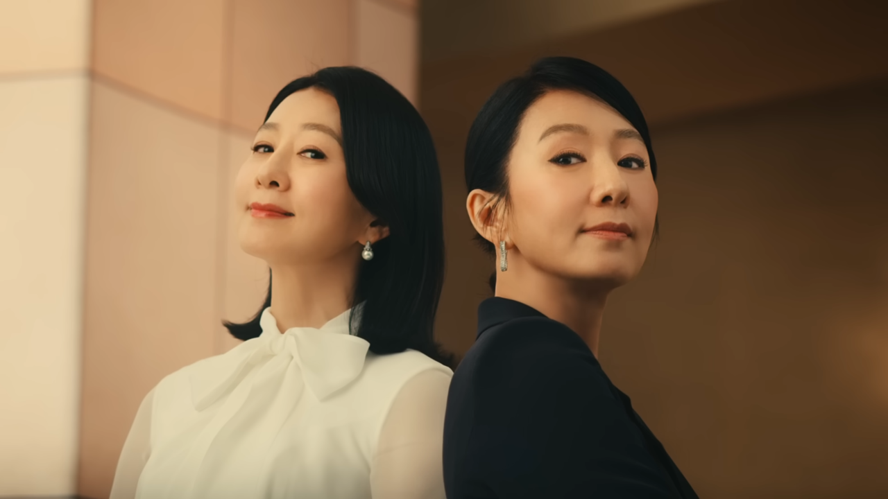 [AP신문 광고평론 No.992] 우리은행 모델 배우 김희애. 사진 우리은행 유튜브 캡처 ⓒAP신문(AP뉴스)