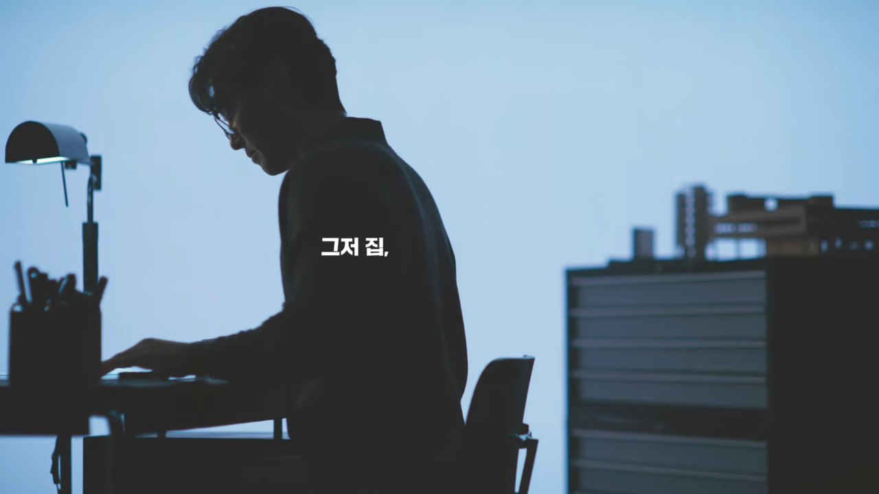 [AP신문 광고평론 No.1008]  건축가의 모습을 담았다. 사진 롯데건설 유튜브 오케롯케 캡처 ⓒAP신문(AP뉴스)