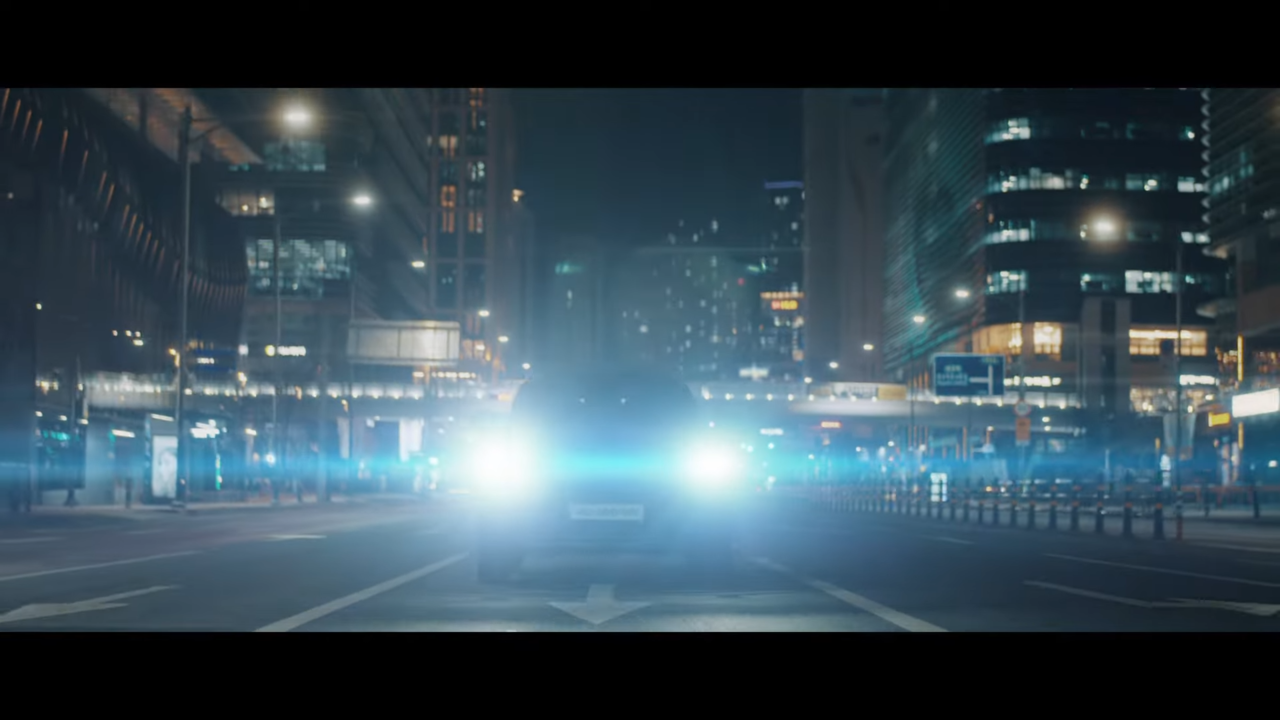 [AP신문 광고평론 No.1024] 서울 시내를 누비는 자동차. 르노코리아 유튜브 캡처 ⓒAP신문(AP뉴스)