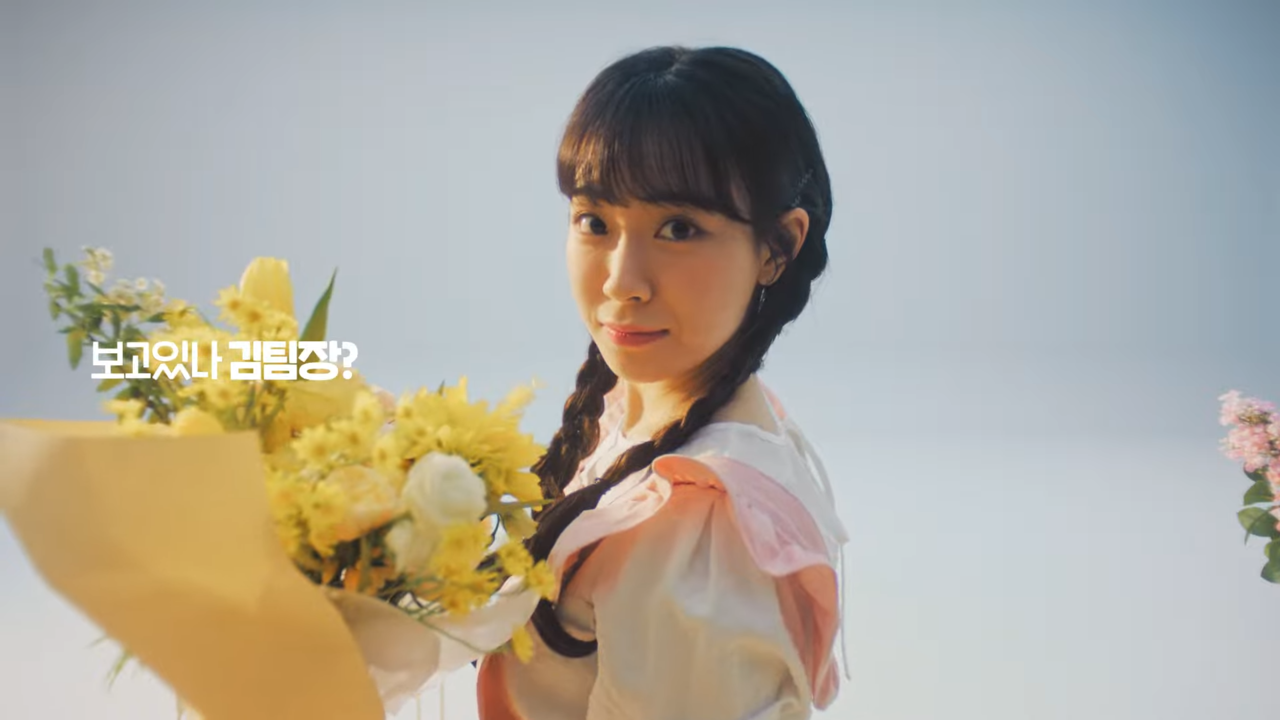 [AP신문 광고평론 No.1045]  ​​​​​​​소상공인 역할로 젊은 여성 창업자를 내세웠다. 사진 노란우산TV 유튜브 캡처ⓒAP신문(AP뉴스)