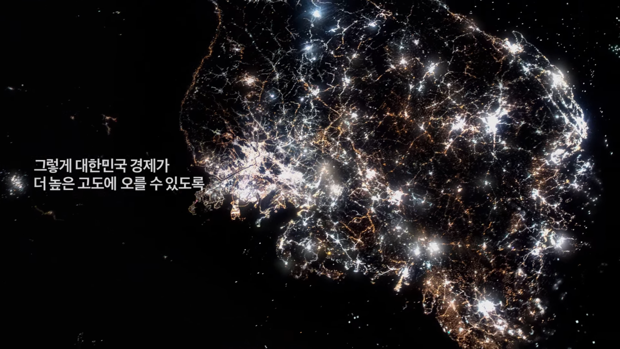 [AP신문 광고평론 No.1050]  ​​​​​​​한화가 우주산업을 통해 대한민국 경제에 기여하고 있음을 강조한다. 사진 한화TV 유튜브 캡처ⓒAP신문(AP뉴스)