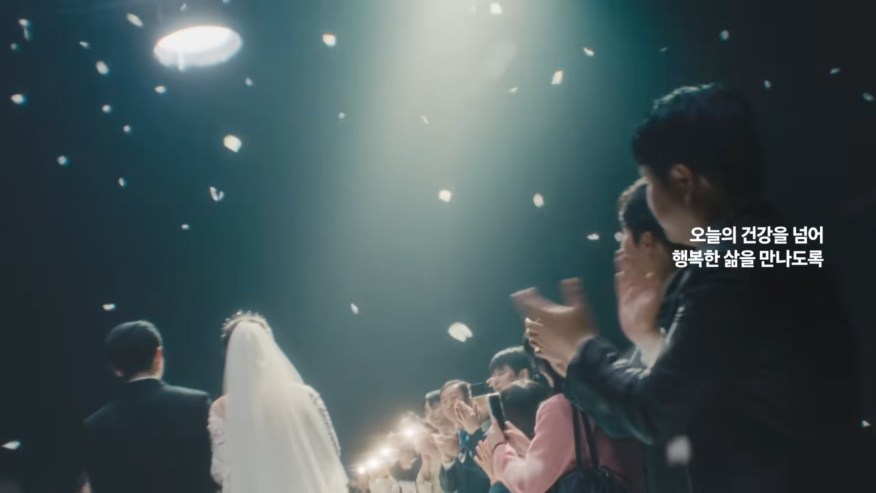 [AP신문 광고평론 No.1062]  ​​​​​​​생애주기의 중요한 순간들을 보여준다. 사진 삼성생명 유튜브 캡처 ⓒAP신문(AP뉴스)