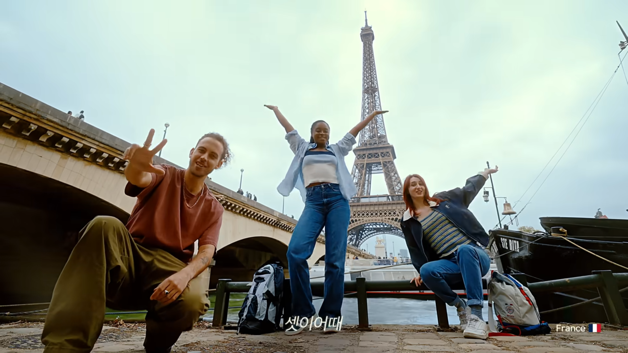 [AP신문 광고평론 No.1064]  ​​​​​​​세계 각지를 여행하는 외국인 모델들이 등장한다. 사진 여기어때 유튜브 캡처 ⓒAP신문(AP뉴스)