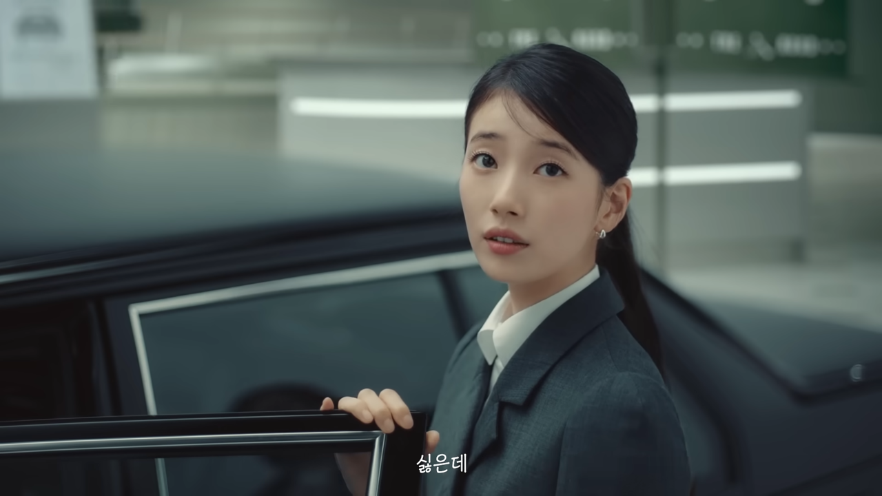 [AP신문 광고평론 No.1069]  ​​​​​​​이정은의 말에 반박하는 수지. 사진 헤이딜러 유튜브 캡처ⓒAP신문(AP뉴스)