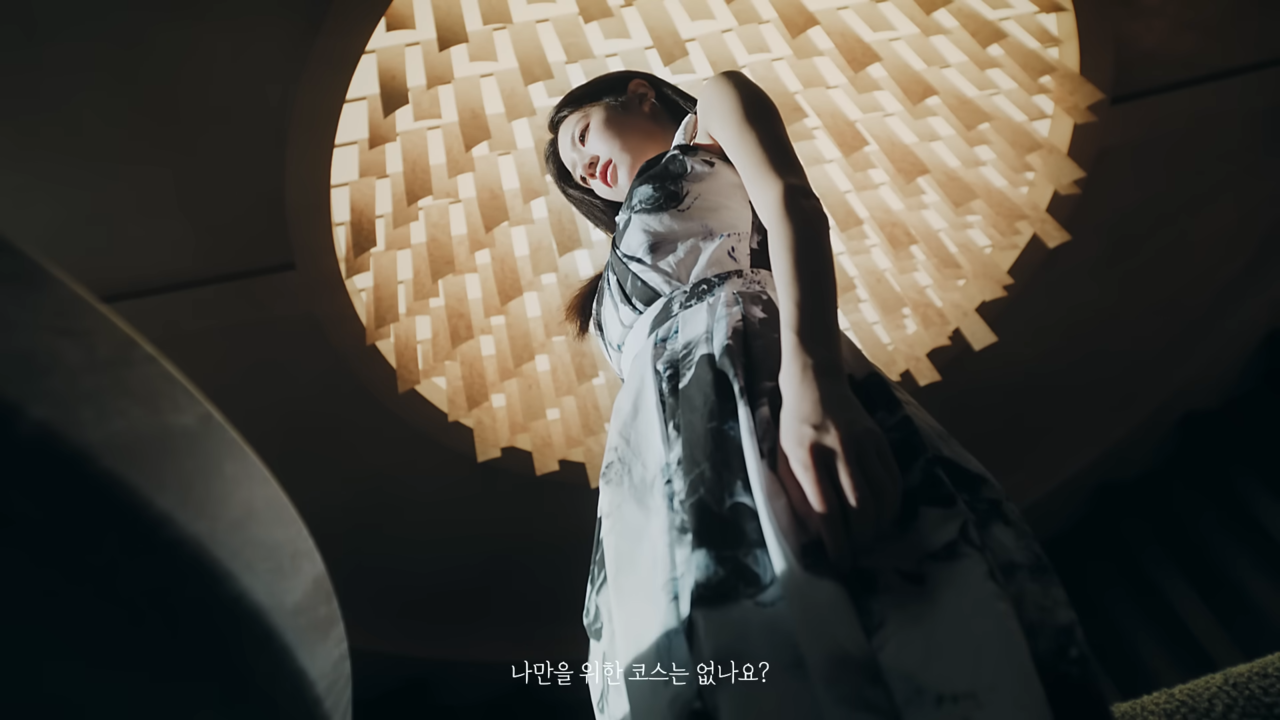 [AP신문 광고평론 No.1090] ​​​​​​​다양한 카메라 구도가 등장한다. 사진 NH농협은행 유튜브 캡처 ⓒAP신문(AP뉴스)