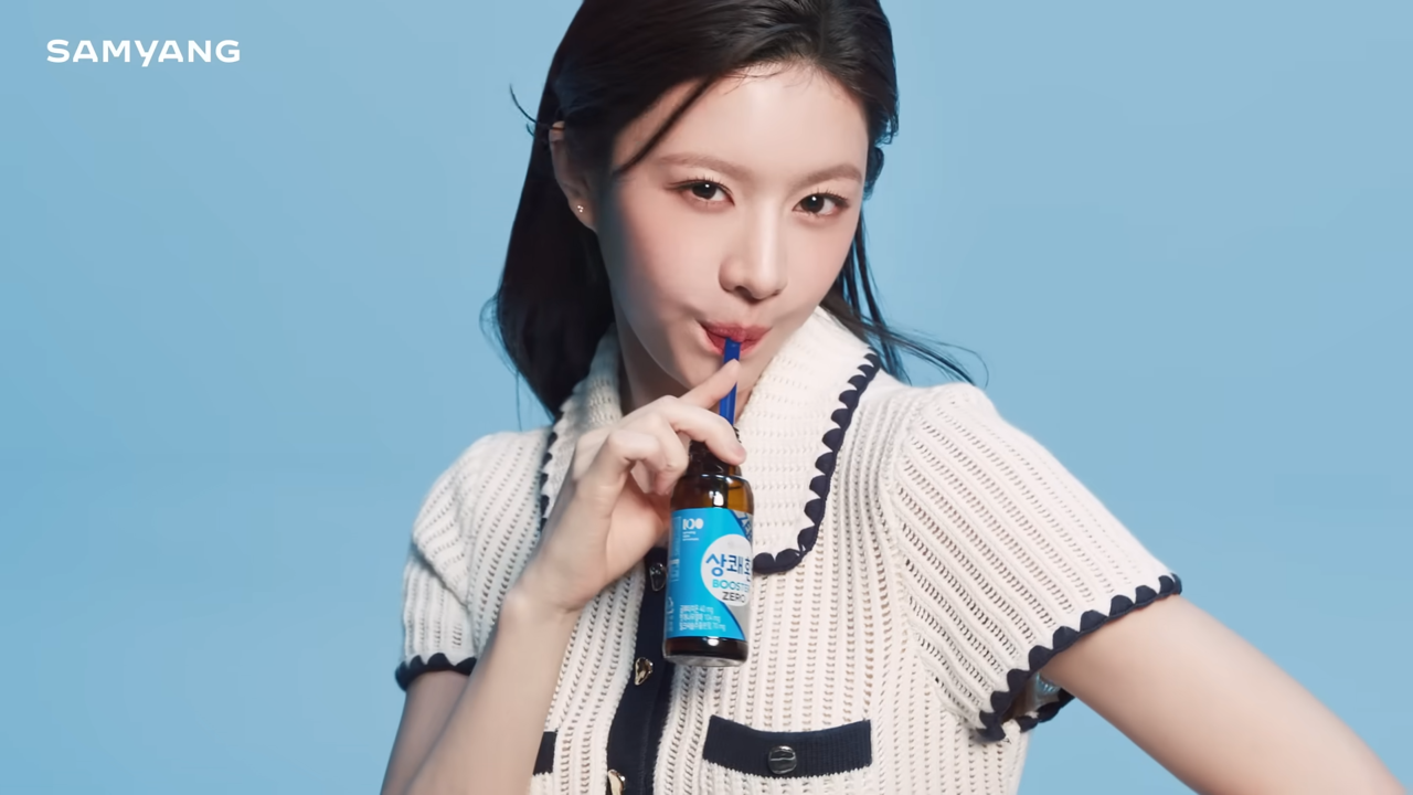 [AP신문 광고평론 No.1171] ​​​​​​​상쾌환을 마시는 고윤정의 모습이 화보처럼 표현됐다. 사진 상쾌환 유튜브 캡처ⓒAP신문(AP뉴스)