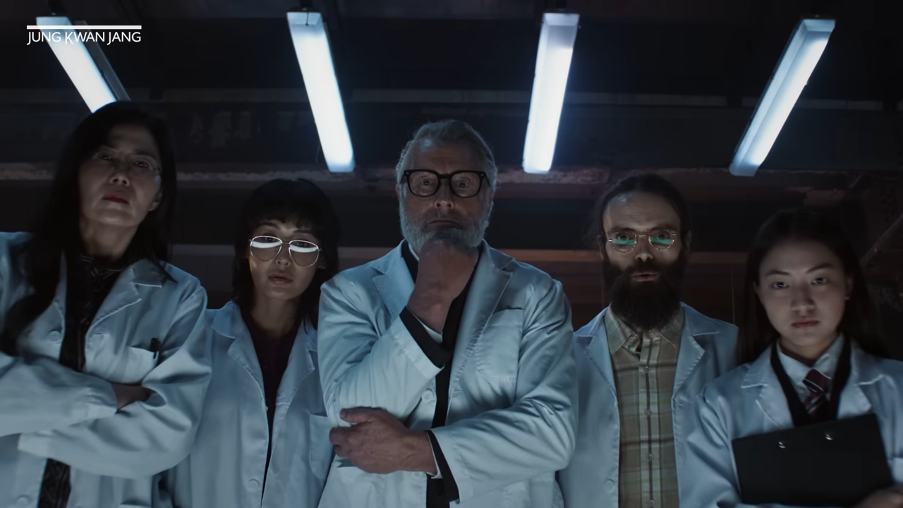 [AP신문 광고평론 No.1178]  혈당을 연구하는 연구원들의 모습. 사진 정관장 유튜브 캡처ⓒAP신문(AP뉴스)