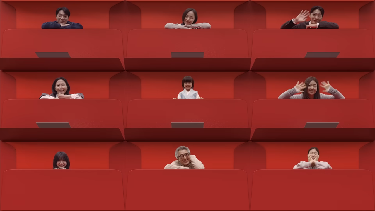 [AP신문 광고평론 No.1204]  편지봉투 속에 들어가있는 사람들. 사진 정관장TV 유튜브 캡처ⓒAP신문(AP뉴스)