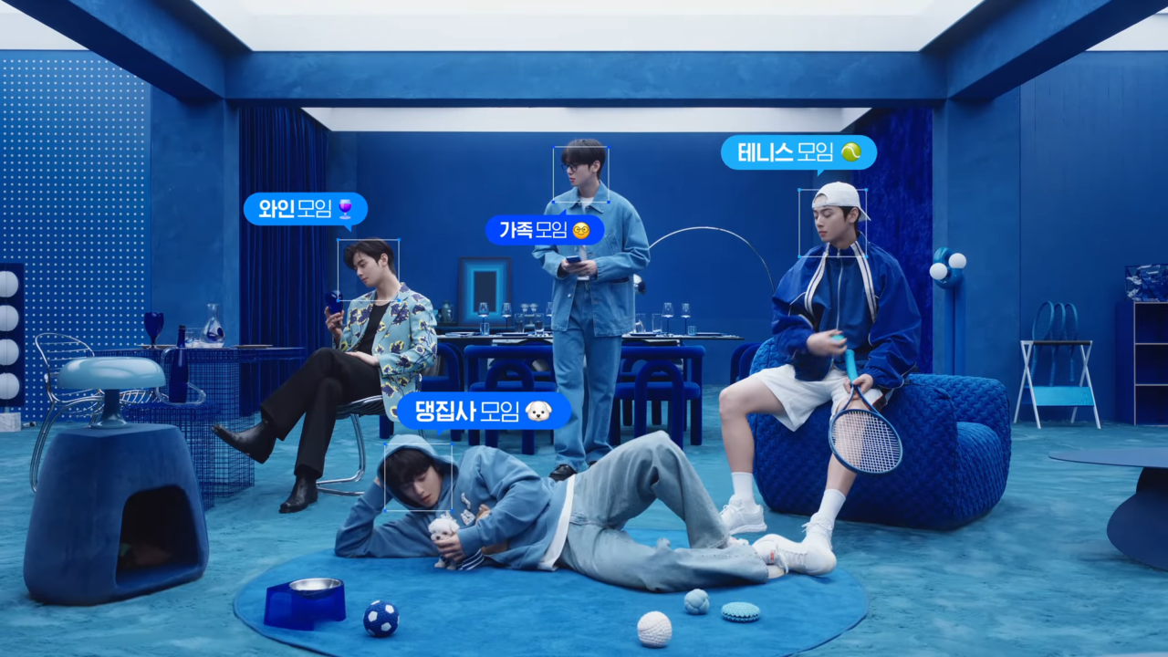 [AP신문 광고평론 No.1222]  ​​​​​​​다양한 모임에 참여하는 페르소나를 연기하는 차은우. 사진 신한은행 유튜브 캡처ⓒAP신문(AP뉴스)