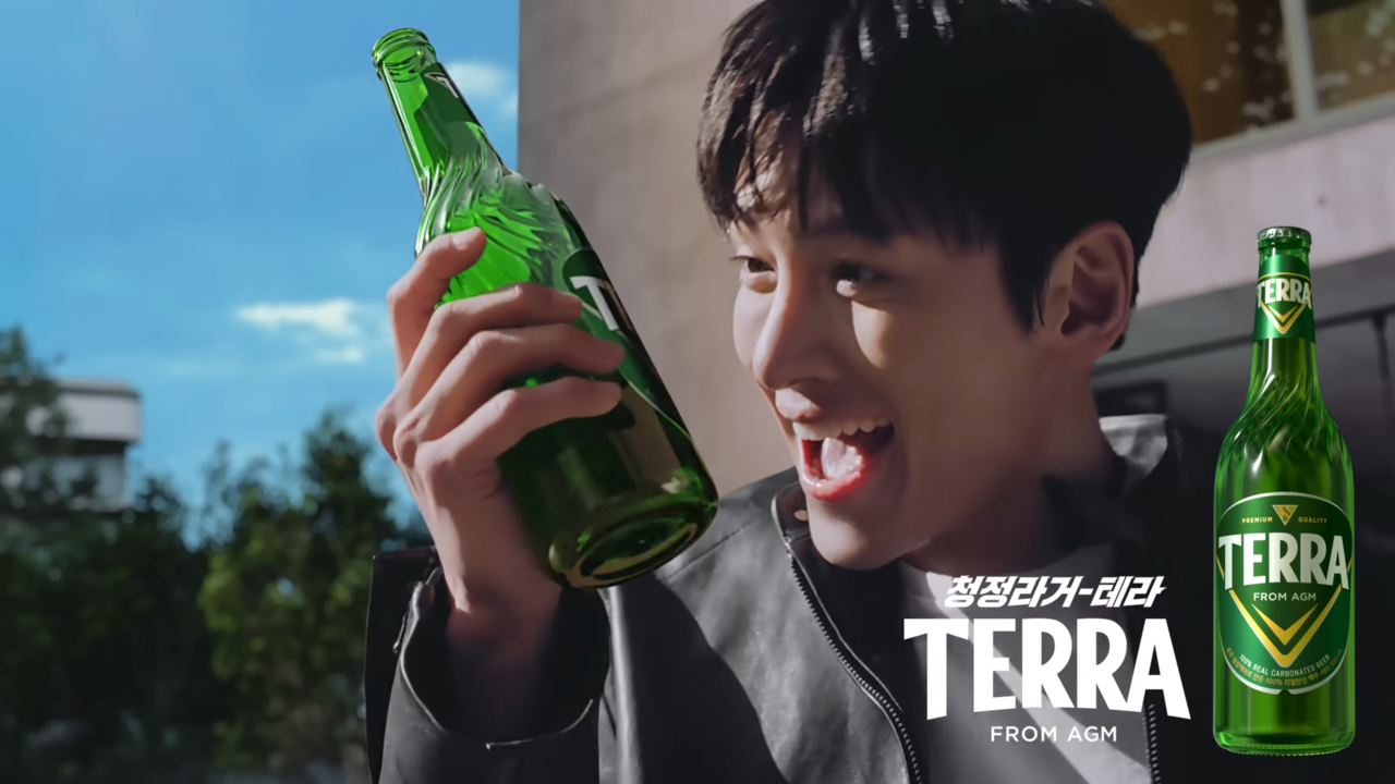 [AP신문 광고평론 No.1246] 테라가 배우 지창욱을 모델로 발탁했다. 사진 하이트진로 유튜브 캡처ⓒAP신문(AP뉴스)