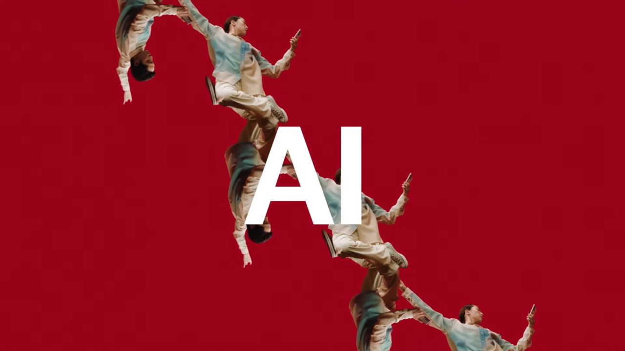 [AP신문 광고평론 No.1252]  ​​​​​​​무용수들이 DNA를 형상화하고 있다. 사진 KT 유튜브 캡처ⓒAP신문(AP뉴스)