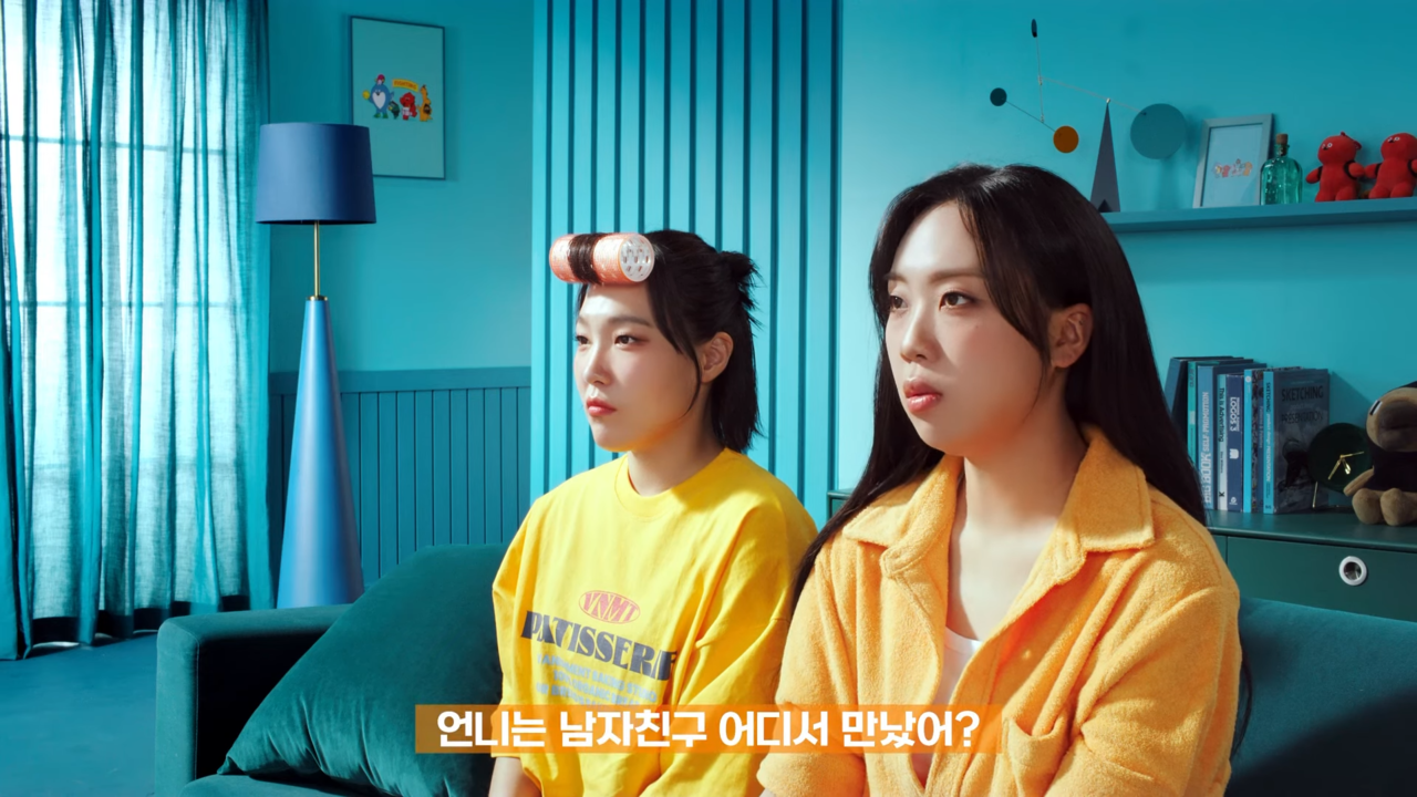 [AP신문 광고평론 No.1277]  ​​​​​​​이영지가 이은지에게 질문을 하고 있다. 사진 광동제약 유튜브 캡처ⓒAP신문(AP뉴스)