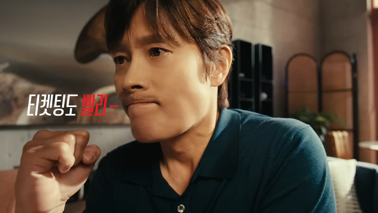 [AP신문 광고평론 No.1305]  ​​​​​​​한국의 '빨리빨리' 문화 중 하나로 티켓팅이 소개된다. 사진 롯데리아 유튜브 캡처ⓒAP신문(AP뉴스)