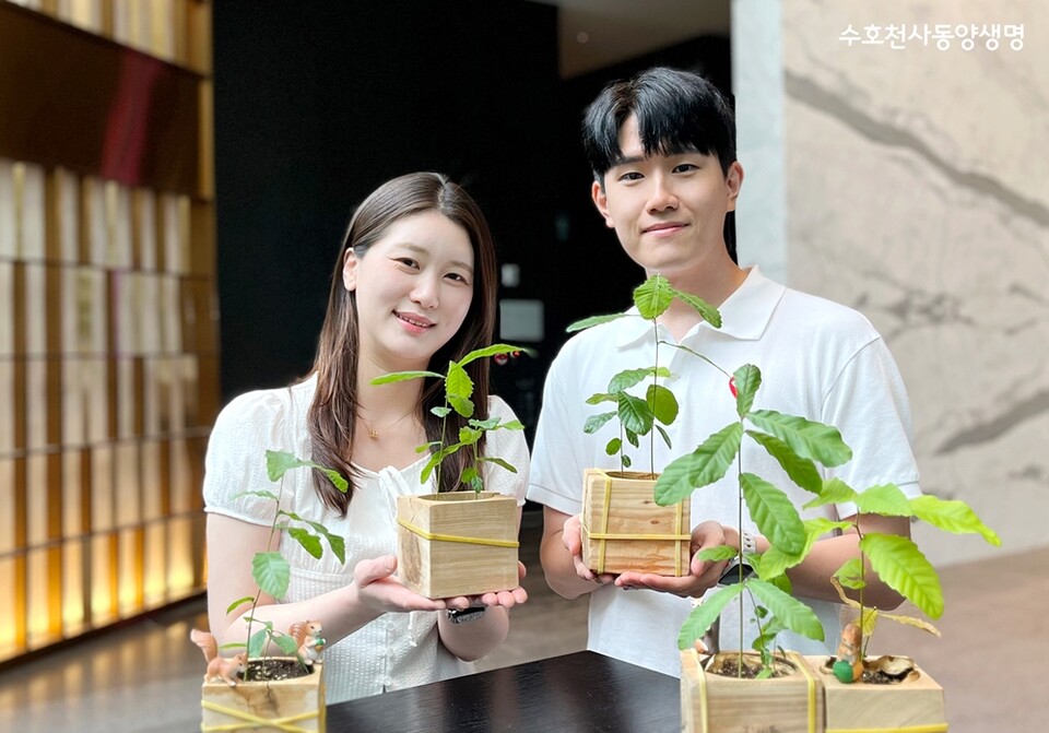 ©AP신문(AP뉴스)/이미지 제공 = 동양생명 ▲동양생명은 임직원들과 함께 지난 4월부터 100일간 진행한 ‘도토리 나무 키우기’ 캠페인을 성공적으로 마무리했다.