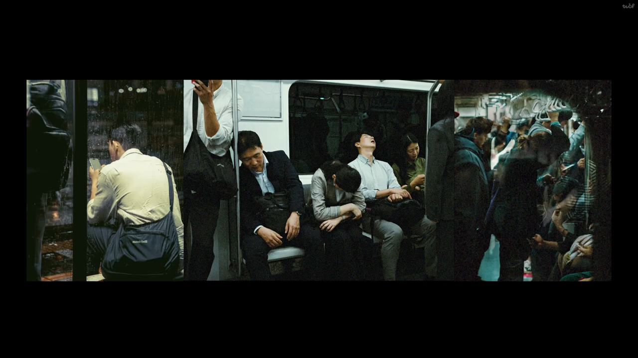 [AP신문 광고평론 No.1334]  ​​​​​​​지하철 타고 귀가하는 사람들의 모습. 사진 KCC건설 스위첸 유튜브 캡처ⓒAP신문(AP뉴스)